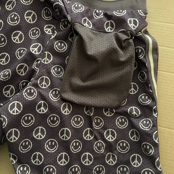 Chinatown Market shorts - Picture 9 of 12